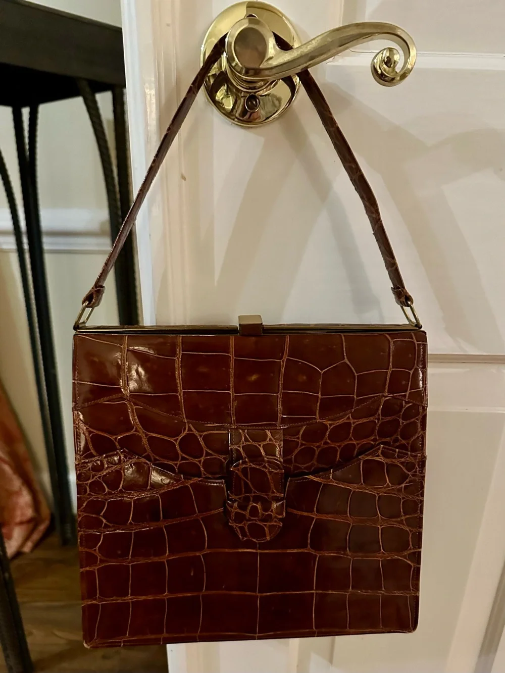 Classic Brown Croc-Embossed Ladies’ Leather Shoulder Bag